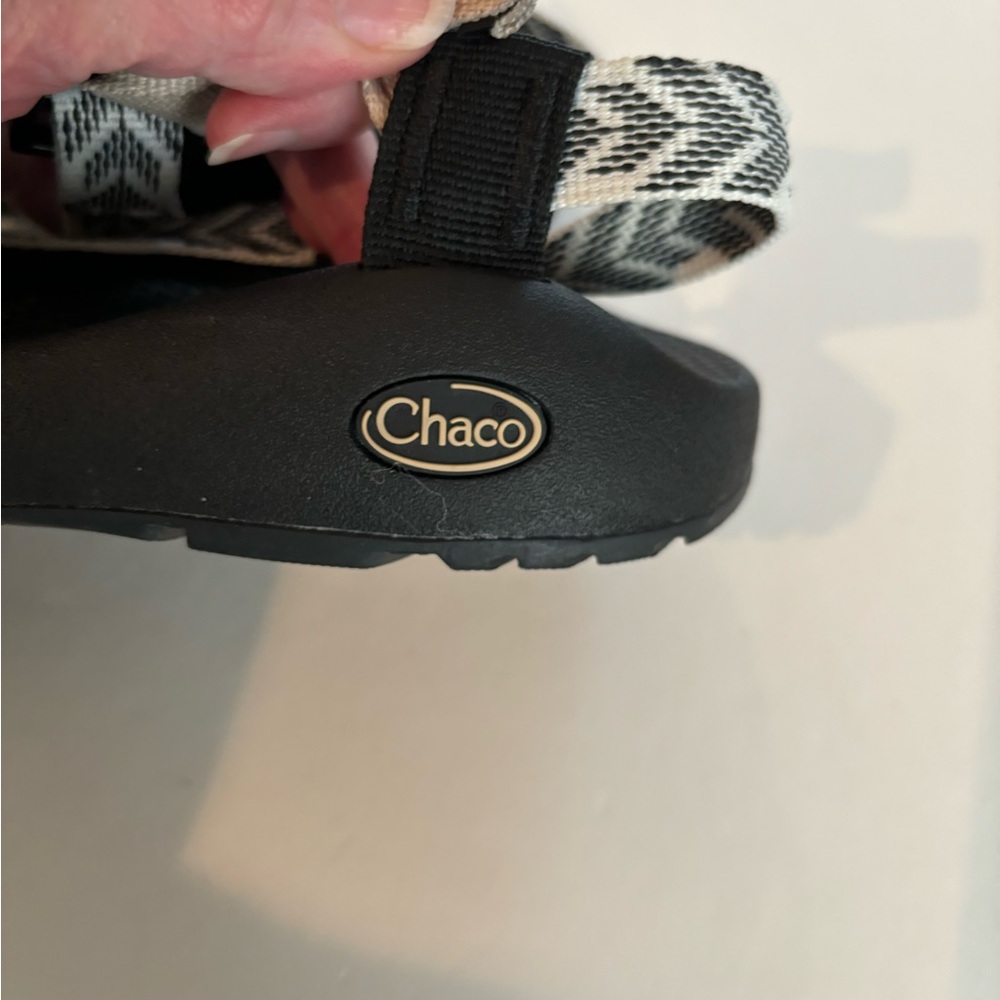 Chaco Sz 7 Monochrome Patterned Sandals - Picture 4 of 7